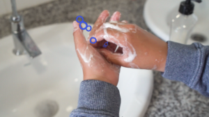 Imagen de campaña Bichos fuera: lavando las manos